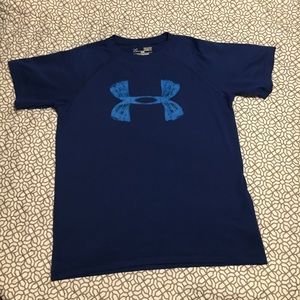 Boys Under Armour loose fit tee Size small